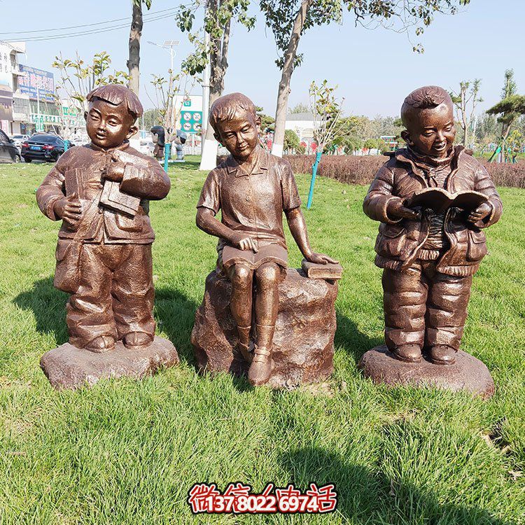 解放時(shí)期小孩子的銅雕背書(shū)包看書(shū)小學(xué)生