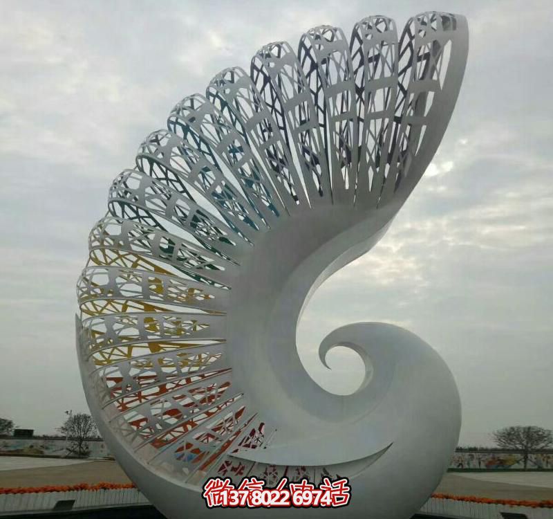 不銹鋼鳳凰雕塑，抽象而鏤空