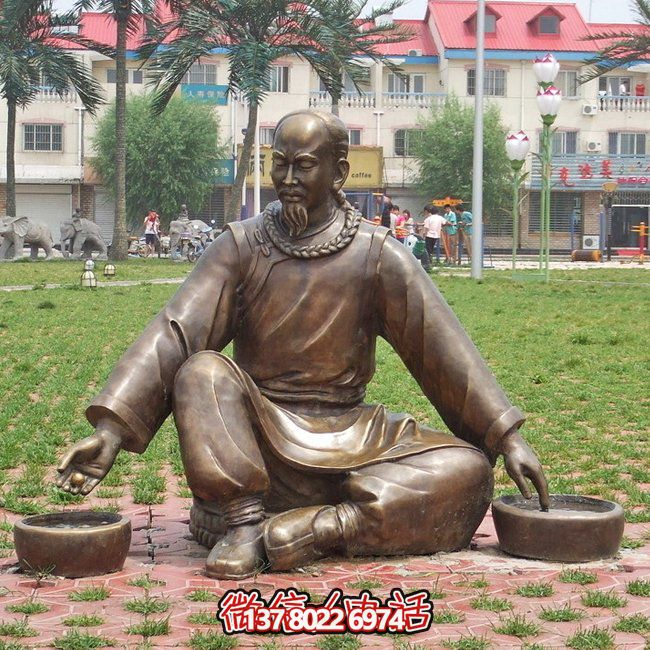 仿銅人物玻璃鋼景觀綠化草坪，提升公園創意氛圍