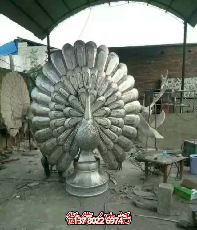 玻璃鋼孔雀雕塑，讓大型酒店里開屏舊的神韻