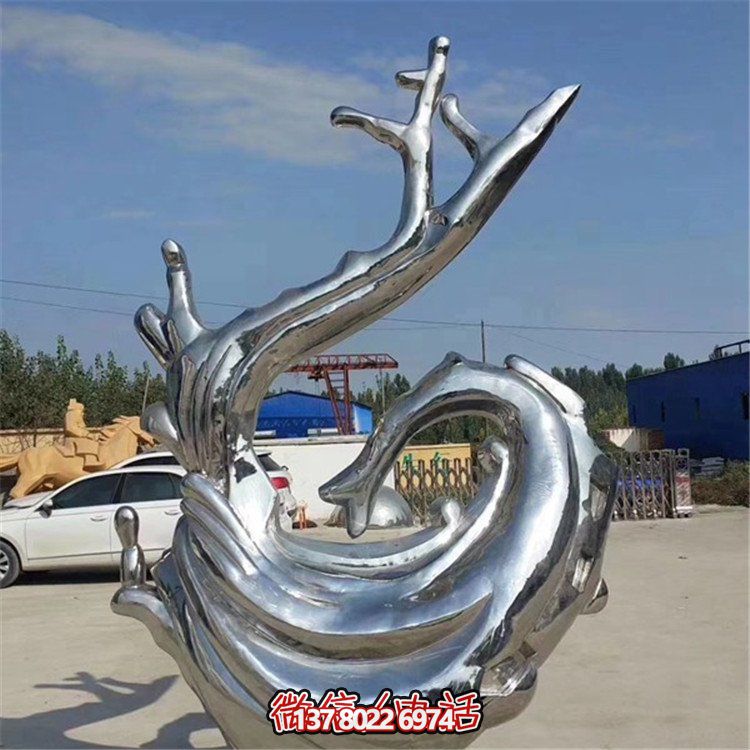 不銹鋼鏡面雕塑，為戶外廣場增添海浪般的浪花氣息