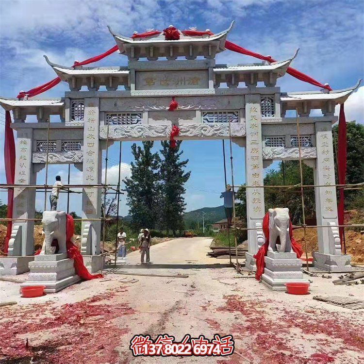 集道路四柱、花崗巖、花崗石雕和牌樓于一體的精美絕倫藝術(shù)品