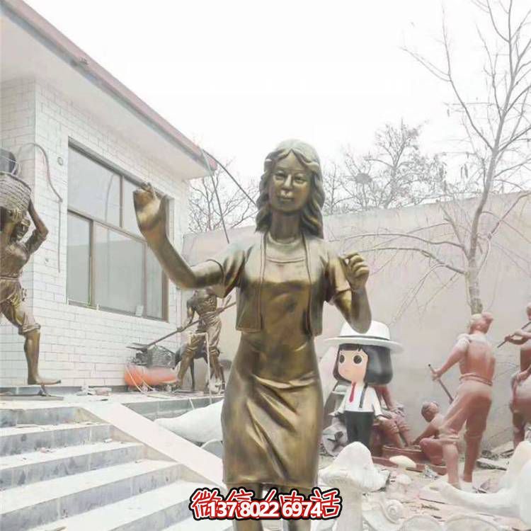 仿銅雕塑玻璃鋼抽象人物，為公園戶外裝飾