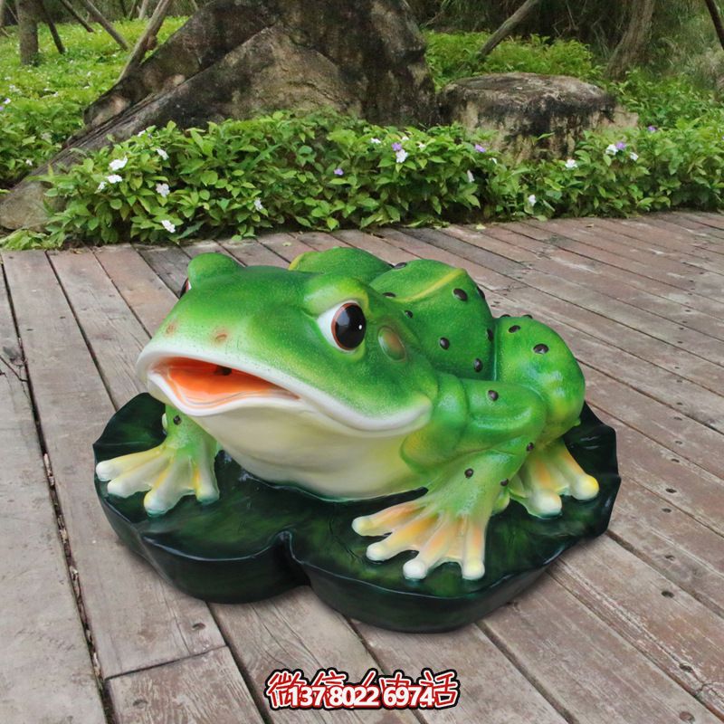 創(chuàng)意玻璃鋼青蛙雕塑，為廣場增添活力