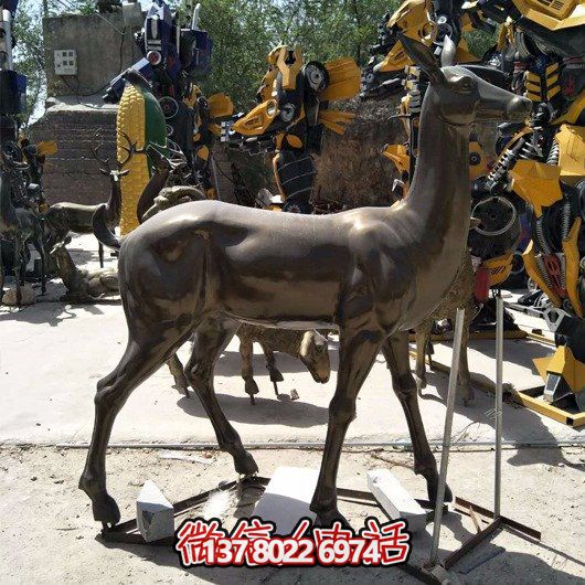 精美雕塑鹿，點(diǎn)綴園林景觀，增添藝術(shù)氣息