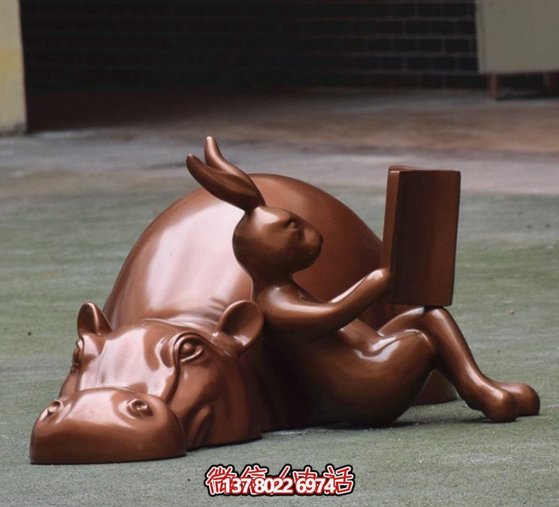 玻璃創(chuàng)意海馬雕塑，擺放于場內，點綴你的生活