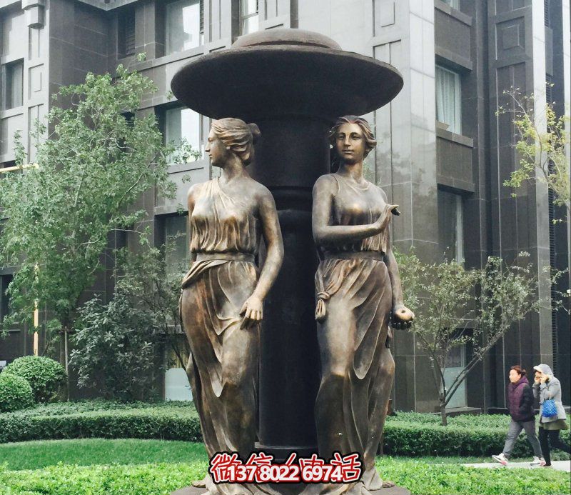 景區街道創意銅雕站在涼亭下的女人雕塑 景區街道創意銅雕站在涼亭下的女人雕塑