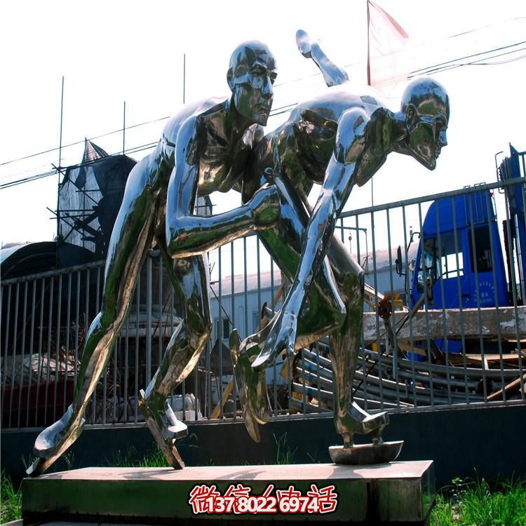 戶外廣場不銹鋼鏡面遠(yuǎn)動滑冰的抽象人物雕塑