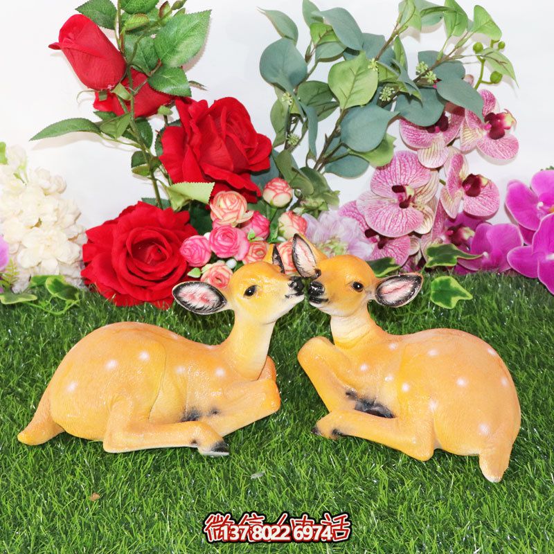 戶外景區大型景觀裝飾品兩只臥著親親的梅花鹿雕塑 戶外景區大型景觀裝飾品兩只臥著親親的梅花鹿雕塑